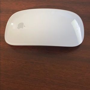 Apple Magic Mouse - batteries required